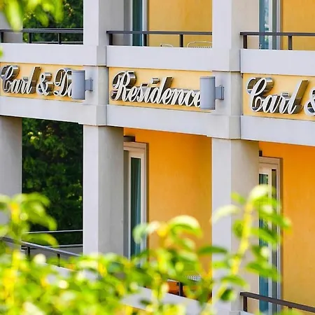 Carl & Do, Apartamento *